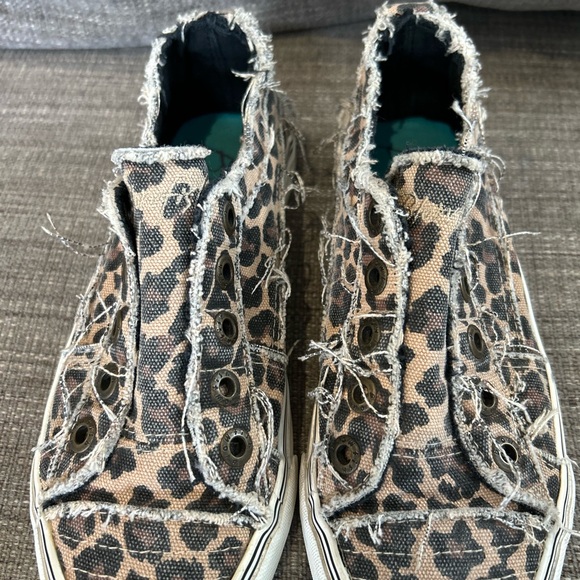 Blowfish Ladies Slip on animal print fashion sneakers, Size 7 - Picture 5 of 9